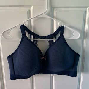 Cacique 40c navy blue bra with lace clip back